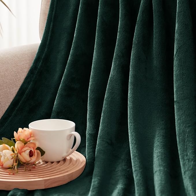 Exclusivo Mezcla Fleece Blanket Twin Size for Bed, Super Soft and Warm, All Season, Cozy, Plush, Lightweight, 90x66 Inches, Forest Green