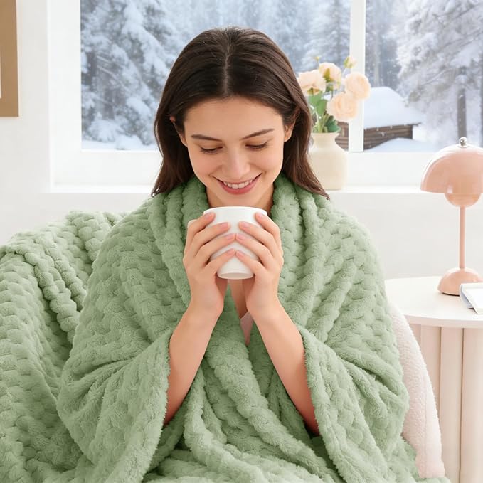 BEDELITE Fleece Blanket - 3D Jacquard Decorative Sage Green Throw Blankets for Couch & Bed, Soft and Cozy Warm Plush Fluffy Blanket All Seasons Suitable, 50x60Inches