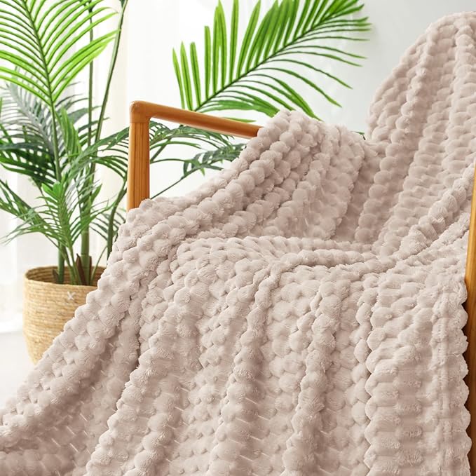 Exclusivo Mezcla Fleece Throw Blanket for Couch, Extra Large Fuzzy Camel Bed Blankets, Soft Cozy Plush Sofa Throws for All Seasons, 50x70 Inches