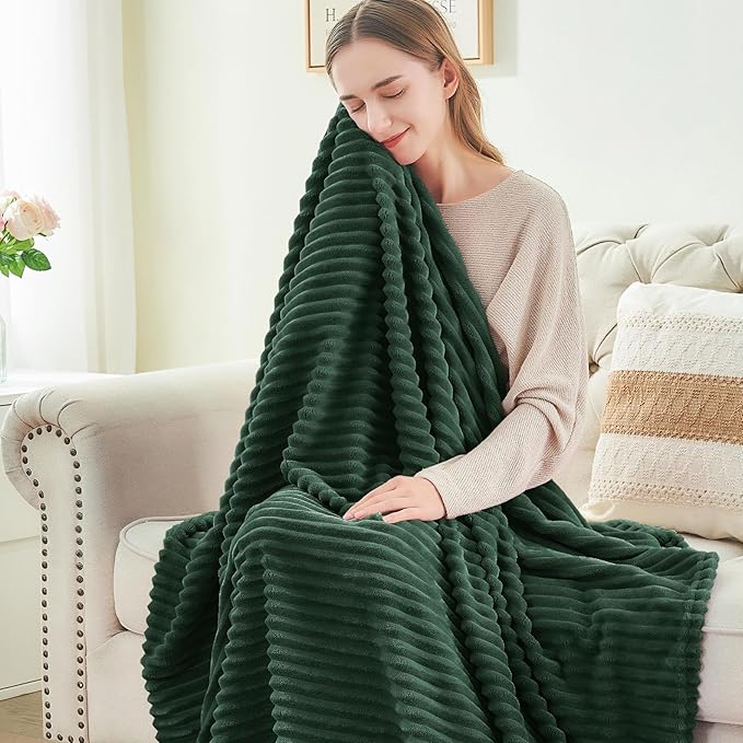 BEDELITE Fleece Blanket Twin Size – 3D Ribbed Jacquard Soft and Warm Decorative Fuzzy Blankets – Cozy, Fluffy, Plush Lightweight Throw Blankets for Couch, Bed, Sofa(Emerland Green, 60x80 inches)