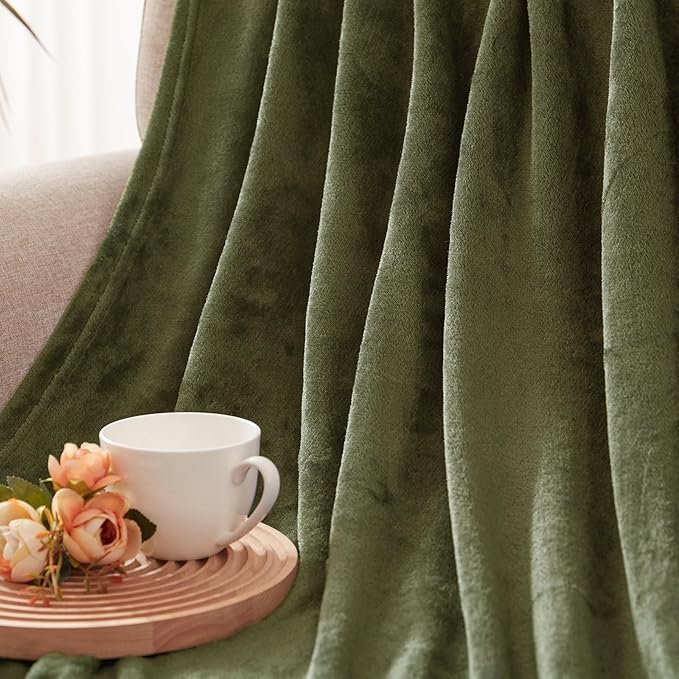 Exclusivo Mezcla Fleece Blanket Twin Size for Bed, Super Soft and Warm, All Season, Cozy, Plush, Lightweight, 90x66 Inches, Olive Green