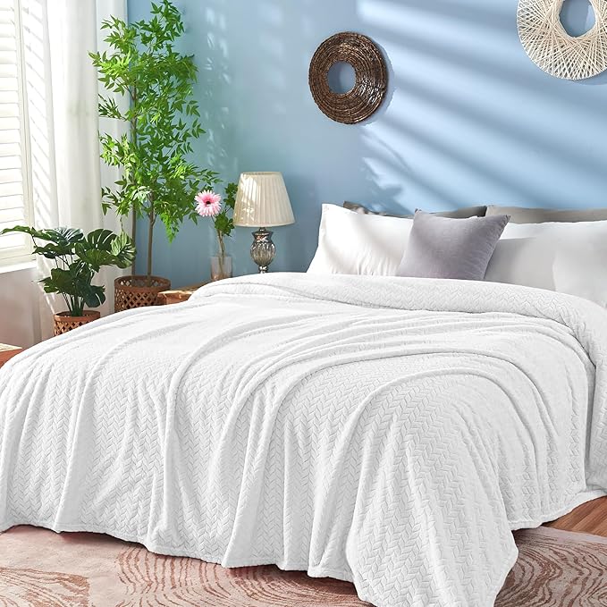 inhand White Fleece Twin Blanket, Super Soft Flannel Cozy Blankets for Adults, Lightweight Leaves Pattern Fuzzy Blanket for Couch Sofa Bed Office, Warm Plush Blankets for All Season, 60x90 Inches