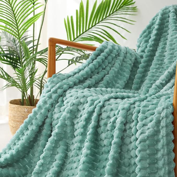 Exclusivo Mezcla Fleece King Blanket for Bed, Extra Large Fuzzy Celadon Bed Blankets, Soft Cozy Plush Sofa Throws for All Seasons, 90x104 Inches