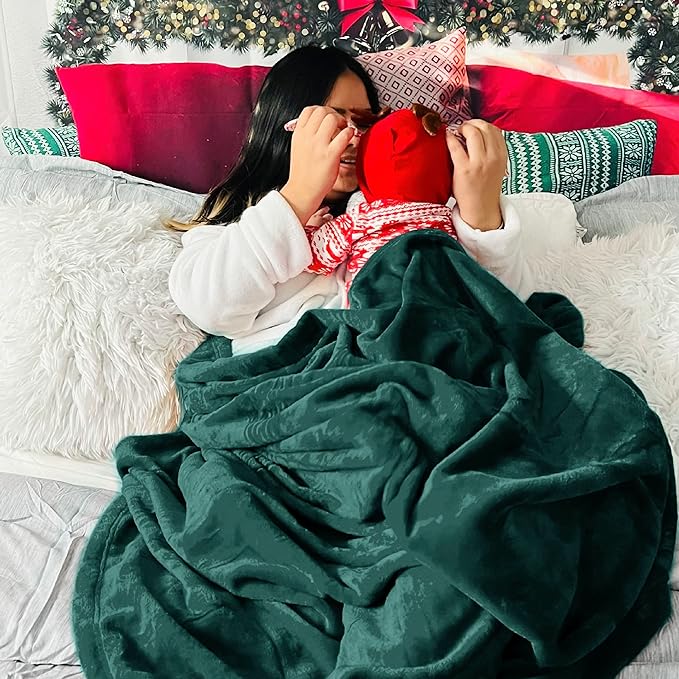 Bedsure GentleSoft Fleece Blankets King Size Emerald Green - Bed Blanket Soft Lightweight Plush Cozy Fuzzy Luxury Microfiber, 108x90 inches