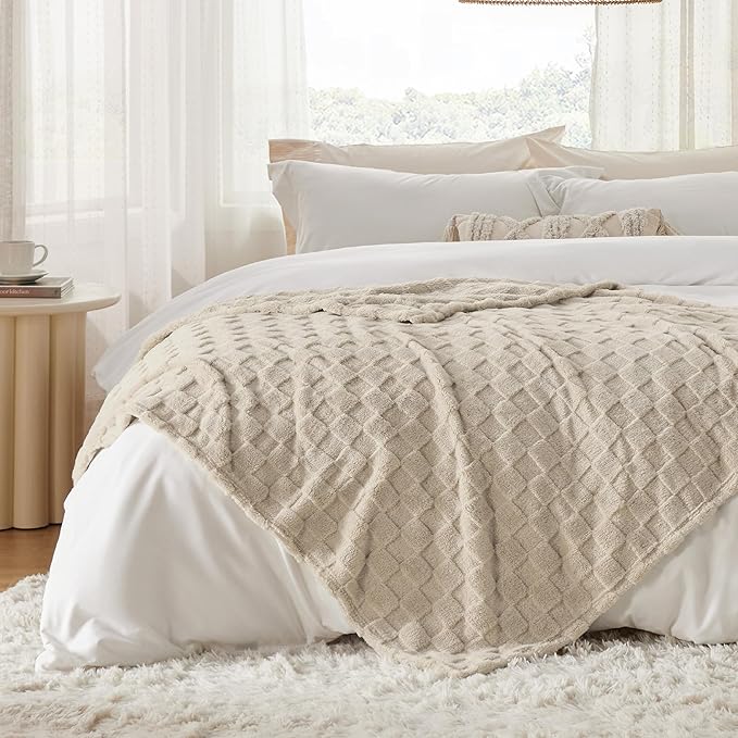 Bedsure GentleSoft Twin Blanket for Bed - Super Soft Cozy Blankets for Kids Girls, Cute Fuzzy Fleece Throws for Bedroom Couch, Neutral, 60x80 Inches